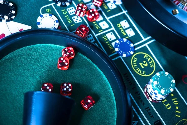 Diamond Empire slot game interface showing reel layout and symbol set