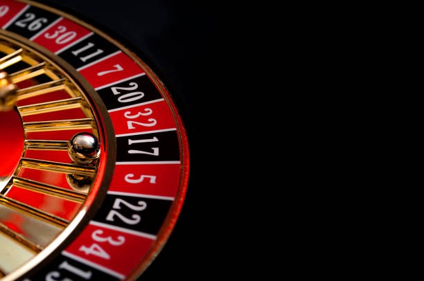 Diamond Empire paytable showing symbol values and winning combinations