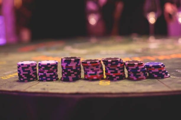 Live dealer table broadcast from professional HD studio